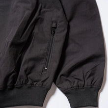 Load image into Gallery viewer, THE SWINGGGR NYLON PULL OVER (BLK)