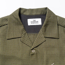 Charger l'image dans la galerie, THE SWINGGGR OPEN SHIRT (GREEN CHECK)