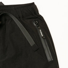 Charger l'image dans la galerie, THE SWINGGGR THIN NYLON PT (BLACK)