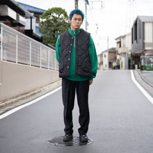 Charger l'image dans la galerie, THE SWINGGGR SWG QUILTED VEST (BLACK)