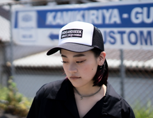 이미지를 갤러리 뷰어에 로드 , Hide and Seek Trucker CAP(23ss)(Black x White)
