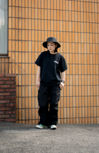 画像をギャラリービューアに読み込む, Hide and Seek Q.C.Logo S/S Tee 23aw (BLK)
