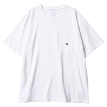 将图片加载到图库查看器，Liberaiders ADVENTURE POCKET TEE (WHITE)
