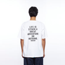 将图片加载到图库查看器，Liberaiders ADVENTURE POCKET TEE (WHITE)
