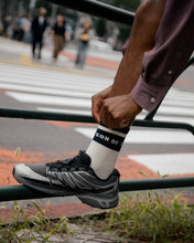 Charger l'image dans la galerie, SON OF THE CHEESE POOL SOX BEIGE/NAVY
